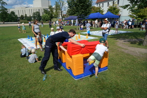 policyjny piknik na Wyspie Młyńskiej