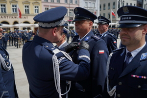 wręczanie odznaczeń policjantom oraz wyróżnionym gościom