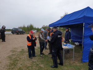 zawody wędkarskie o Puchar Komendanta Miejskiego Policji we Włocławku w ramach 100-lecia powołania Policji Państwowej