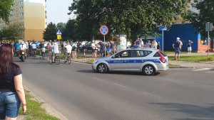 Policjanci zabezpieczali przejazdu otwartego autobusu z zawodnikami drużyny koszykówki odbywającego się ulicami Włocławka