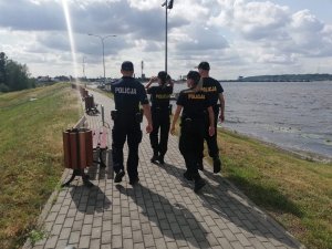 Słuchacze Szkoły Policji w Pile podczas praktyk na ulicach Włocławka