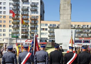 Uroczystości pod Pomnikiem Żołnierza Polskiego z udziałem służb mundurowych