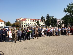 Uroczystości pod Pomnikiem Żołnierza Polskiego z udziałem służb mundurowych