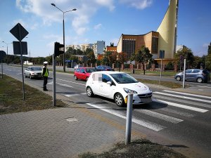 Policjanci ruchu drogowego podczas działań niechronieni uczestnicy ruchu drogowego