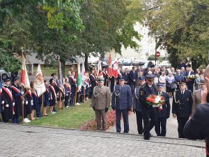 Służby mundurowe podczas uroczystości z okazji 80. rocznicy agresji sowieckiej na Polskę