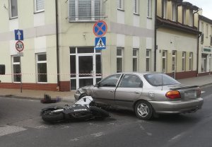 Policjanci podczas czynności w sprawie wypadku