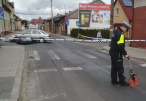 Policjanci podczas czynności w sprawie wypadku