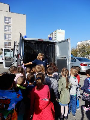 Policjanci podczas spotkań z dziećmi