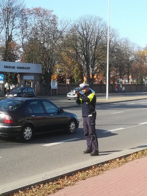 Policjanci ruchu drogowego podczas akcji prękość