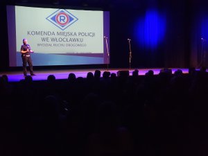 Spotkanie policjantki ruchu drogowego w Centrum Kultury Browar B z mieszkańcami