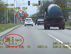 Policjanci ruchu drogowego podczas patrolu ulicy Toruńskiej zarejestrowali przekroczenie prędkości o ponad 56 km/h większe niż obowiązująca tam &quot;pięćdziesiątka&quot;