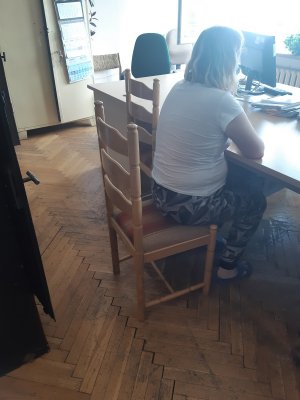 jedna z zatrzymanych sióstr w trakcie czynności