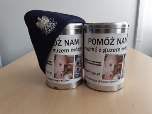 puszki z fundacji, do których zbierane były pieniądze