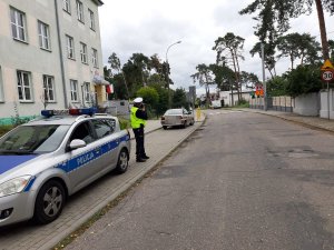 Policjanci podczas działań przy szkołach w pierwszych dniach nauki.