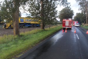 Zdjęcie  przedstawia zdarzenie drogowe opisane w informacji. na zdjęciu znajduje się pojazd man wraz z cysterną do przewozu paszy