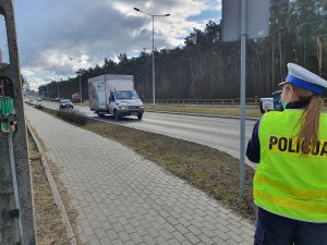 Policjant podczas działań prędkość na drogach Włocławka