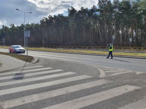 Policjant podczas działań prędkość na drogach Włocławka