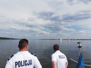 Policjanci podczas zabezpieczania regat