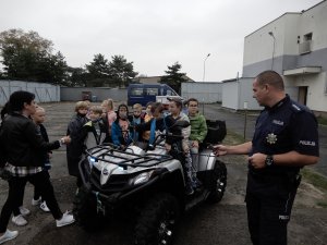 Dzieci z wizytą w budynku Policji zgodnie z treścią komunikatu