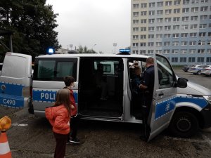 Dzieci z wizytą w budynku Policji zgodnie z treścią komunikatu