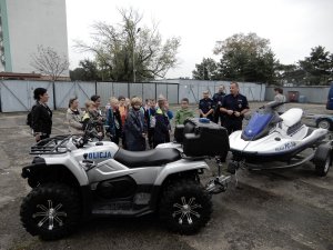 Dzieci z wizytą w budynku Policji zgodnie z treścią komunikatu