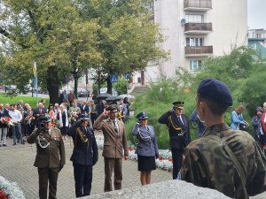 Uroczystości pod pomnikiem zgodnie z treścią komunikatu