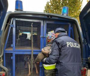 Policjanci podczas spotkania w przedszkolu zgodnie z treścią komunikatu