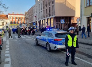 Policjanci podczas uroczystości zgodnie z treścią komunikatu