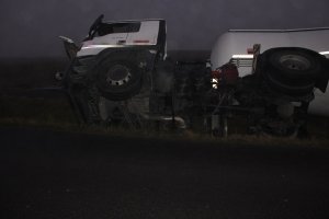 Zabezpieczenie miejsca przewrócenia się cysterny zgodnie z treścią komunikatu