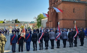 Policjanci podczas uroczystości zgodnie z treścią komunikatu