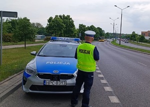 Policjanci ruchu drogowego podczas zabezpieczenia procesji