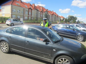 Policjanci podczas działań na drodze