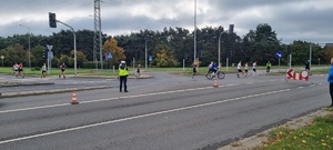 Policjanci podczas zabezpieczenia biegu