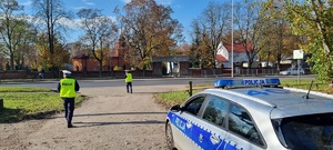 Policjanci podczas działań na drogach