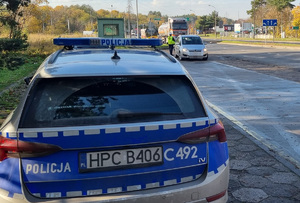 Policjanci podczas działań na drogach w akcji