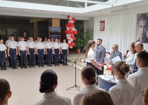 Uroczystości na terenie szkoły zgodnie z treścią komunikatu