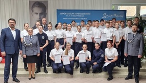 Uroczystości na terenie szkoły zgodnie z treścią komunikatu