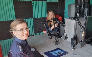 Policjanci podczas nagrania w studio