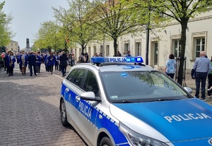 Policjanci podczas zabezpieczenia przemarszu