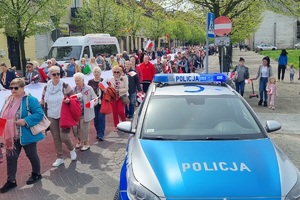 Policjanci podczas zabezpieczenia przemarszu