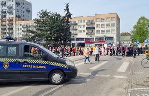 Policjanci podczas zabezpieczenia przemarszu