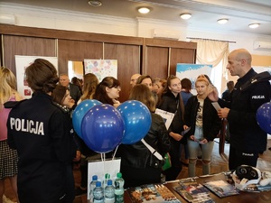 Policjanci na targach zawodu