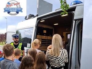 Policjanci podczas spotkań z dziećmi