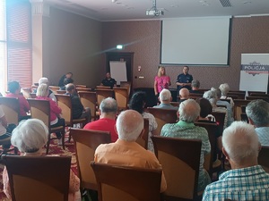 Policjanci podczas spotkania w sanatorium