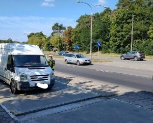 Policjanci podczas działań na drodze