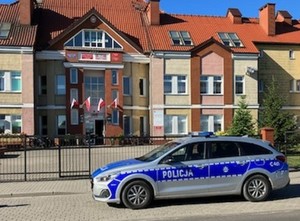 Policyjne działania przy szkołach w ramach akcji &quot;Bezpieczna droga do szkoły&quot;