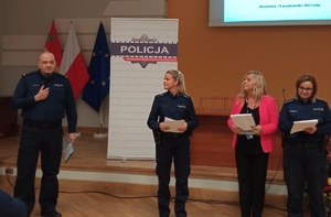 Policjanci podczas spotkania w urzędzie miasta