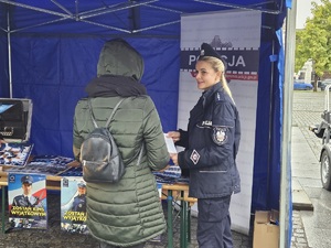 Policjanci podczas uroczystości promowali zawód