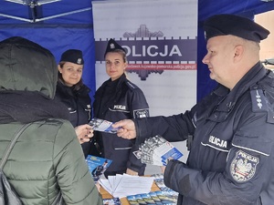 Policjanci podczas uroczystości promowali zawód