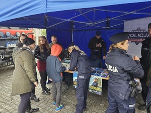 Policjanci podczas uroczystości promowali zawód